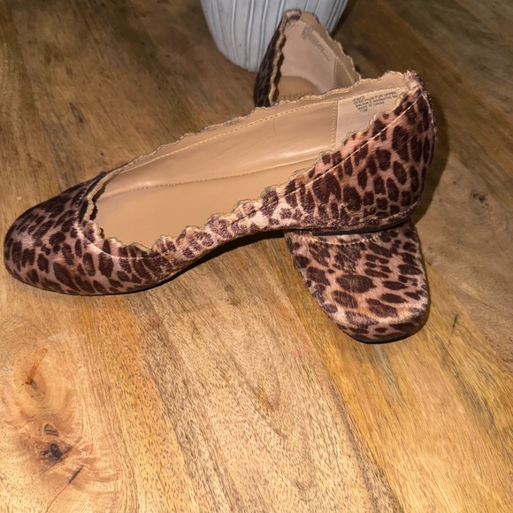Crown & Ivy Venice Leopard Print Scallop Flats Size 7.5 - Picture 4 of 9